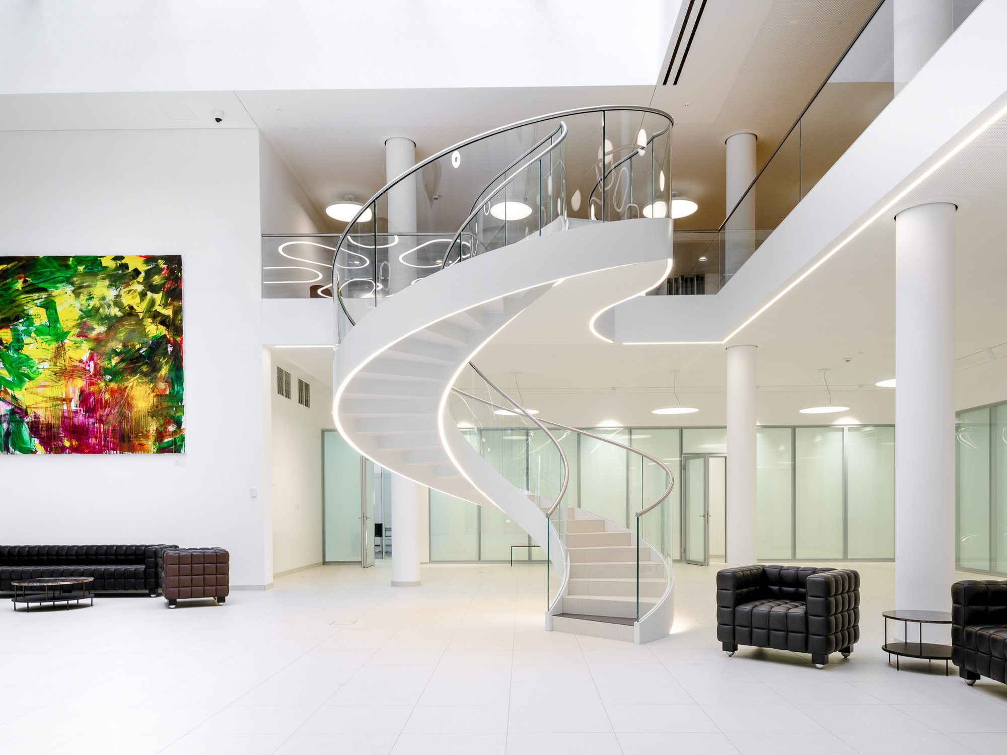 Foyer mit Wendeltreppe